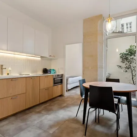 Contemporary & Comfortable 2 Bedroom In Apartment Paris
