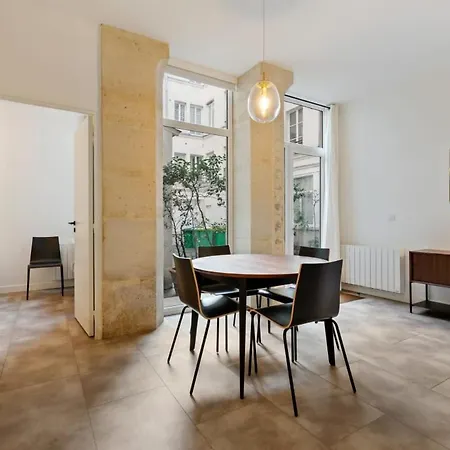 Contemporary & Comfortable 2 Bedroom In