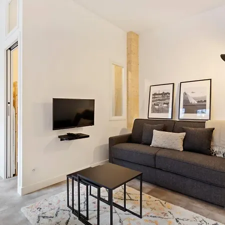 Contemporary & Comfortable 2 Bedroom In Paris