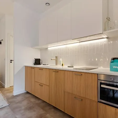 Apartment Contemporary & Comfortable 2 Bedroom In