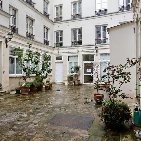 Apartment Contemporary & Comfortable 2 Bedroom In *