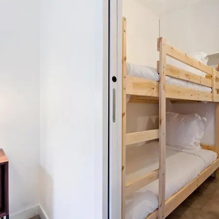 Contemporary & Comfortable 2 Bedroom In *
