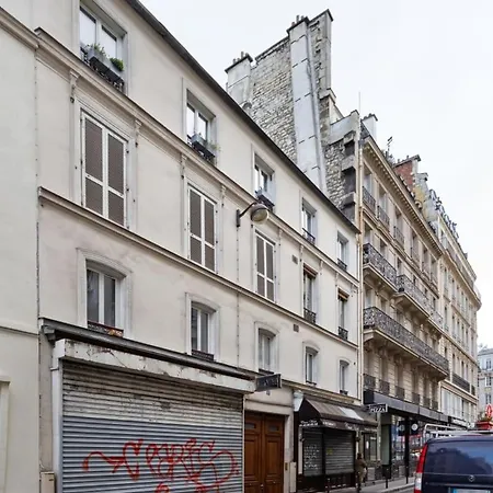 Apartment Contemporary & Comfortable 2 Bedroom In
